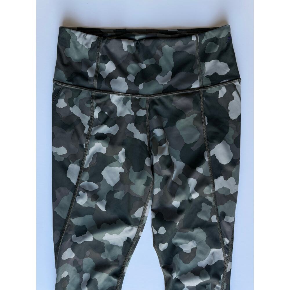 Athleta Lightning Camo 7/8 Tight in Super Sonic Size Small Leggings Activewear - Picture 8 of 13